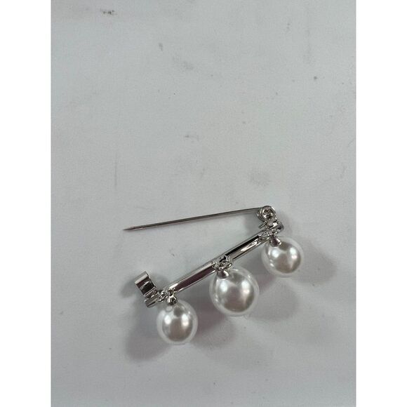Set of 2 Gold Tone & Silver Tone Pearl Pins/Brooches. Gold & Silver. - Picture 6 of 6
